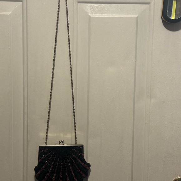 Vintage Walborg
Clam Style Beaded Purse KIss Lock Purse w/Chain -$12 - Picture 2 of 7